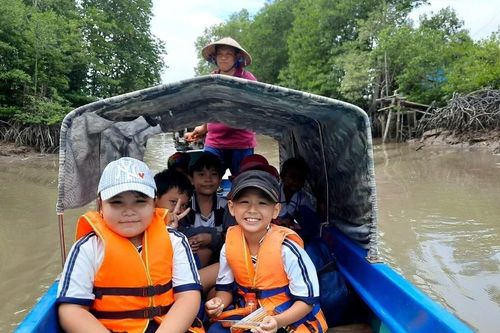 Giáo dục Cà Mau vươn lên từ gian khó