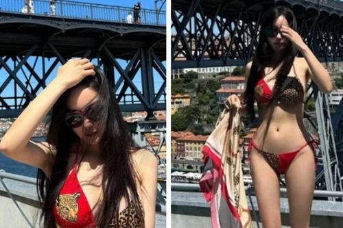 U40 Hyomin (T-ara) 'đốt mắt' với bikini rực rỡ