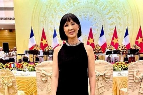 Diễn viên Phạm Linh Đan mong có cơ hội về nước làm phim cùng Trấn Thành