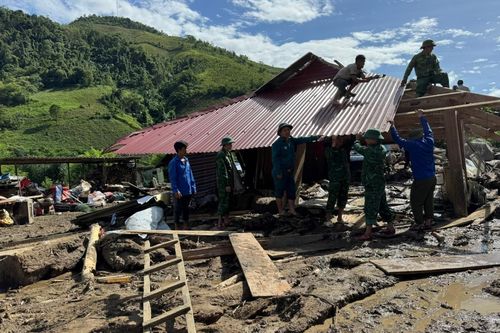 Nỗ lực giúp dân khắc phục hậu quả mưa lũ