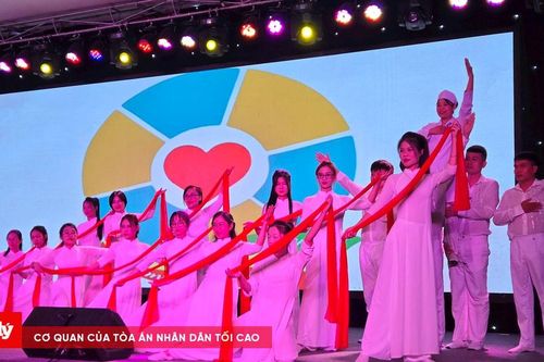 Bác sĩ tổ chức đêm nhạc kêu gọi suất ăn cho bệnh nhân nghèo