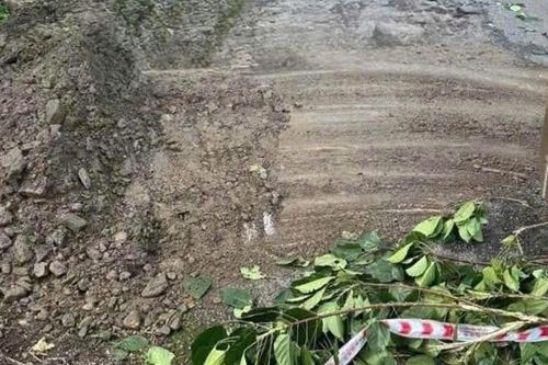 Nhanh chóng lấp 'hố tử thần' trên đường vào khu du lịch ở Bắc Kạn