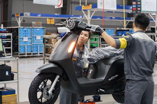 Lượng xe máy mới tiếp đà tăng nhẹ, giá xe dự báo giảm sâu trong dịp hè