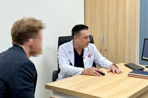 Người đàn ông Mỹ sang Việt Nam chữa căn bệnh gây 'khổ sở' suốt 15 năm