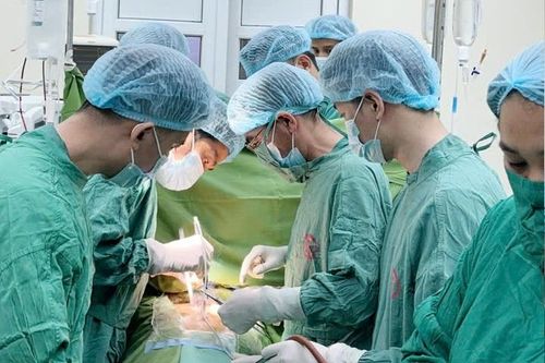 Kích hoạt báo động đỏ cứu sống bệnh nhân bị vỡ tim sau tai nạn giao thông
