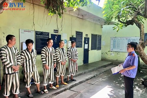 Kiểm sát công tác thi hành án phạt tù tại Phân trại tạm giam khu vực Hàm Thuận Bắc