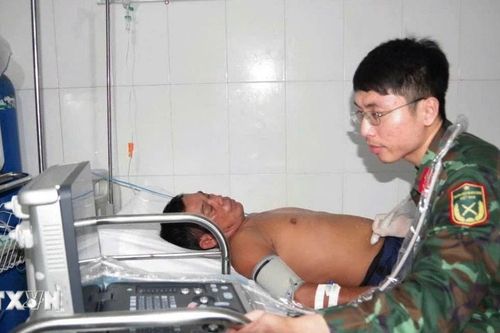 Khánh Hòa: Cấp cứu kịp thời cho ngư dân bị viêm ruột thừa trên biển