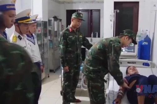 Cấp cứu kịp thời ngư dân bị viêm ruột thừa cấp trên đảo Trường Sa