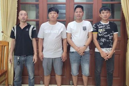 Tạm giữ 4 người chặn xe khách vì tranh giành tuyến lốt ở Nam Định
