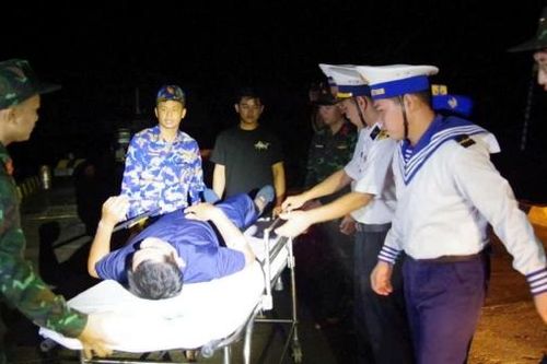 Đảo Trường Sa cấp cứu kịp thời ngư dân ngay trong đêm