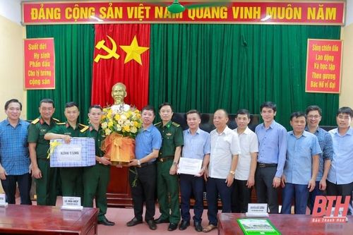 Sở Nông nghiệp và Môi trường thăm, tặng quà cho cán bộ, chiến sỹ Đảo Nẹ