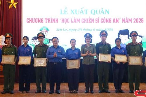 Lễ xuất quân chương trình 'Học làm chiến sĩ công an' năm 2025