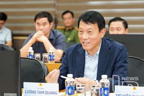 Bộ trưởng Bộ Công an Lương Tam Quang thăm và làm việc tại Samsung Thái Nguyên