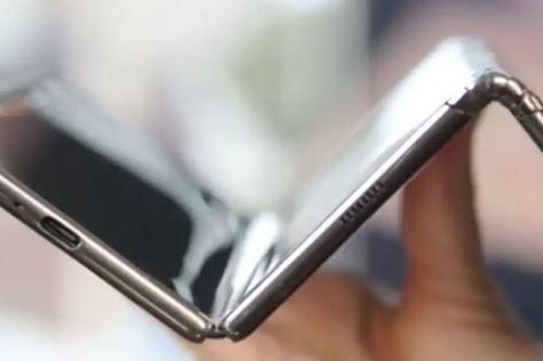 Smartphone gập ba sắp ra mắt: Samsung tiếp tục đổi mới