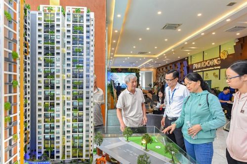 Dòng tiền ngành địa ốc cải thiện và phân hóa