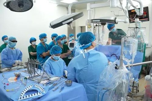 Phẫu thuật thay, sửa van tim ít xâm lấn