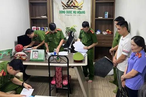 Thu giữ nhiều sản phẩm mỹ phẩm 'trôi nổi'