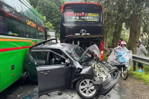 Xe khách vượt ẩu gây tai nạn nghiêm trọng