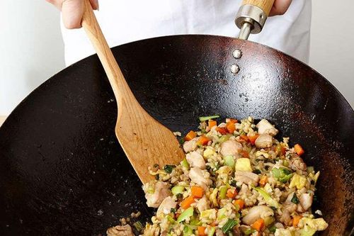 6 mẹo rang cơm ngon do các đầu bếp chia sẻ