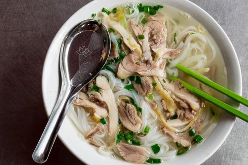 Ăn phở cho thêm giấm hóa ra còn có nhiều tác dụng bất ngờ