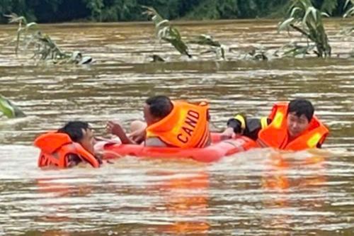 Mưa lớn kéo dài, nhiều nơi ở Lai Châu ngập sâu, sạt lở