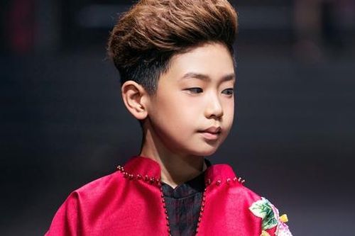 Thần thái trên sàn catwalk 'đỉnh nóc' của Nam vương nhí 8 tuổi Bùi Khâu Minh Triết