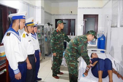 Quân y đảo Trường Sa phẫu thuật ruột thừa cho ngư dân trong đêm