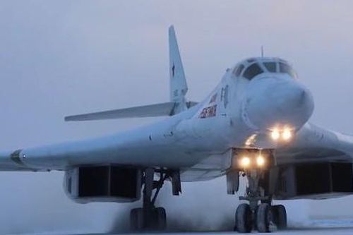 Nga điều máy bay ném bom chiến lược Tu-160 áp sát Mỹ để 'bảo vệ tài sản chiến lược'
