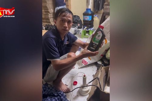 Cận cảnh dây chuyền pha chế dầu nhớt giả bán qua mạng, hốt bạc cả tỷ đồng
