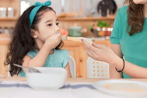 Làm gì khi trẻ biếng ăn?