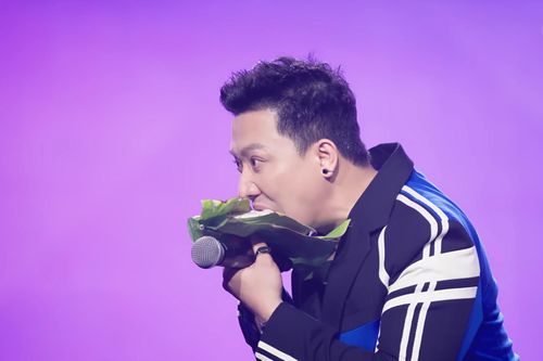 Món ăn gói lá chuối gây 'náo loạn' Em Xinh 'Say Hi'