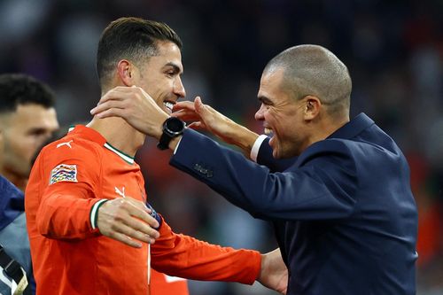 Ronaldo - chấm hết hay dấu chấm lửng