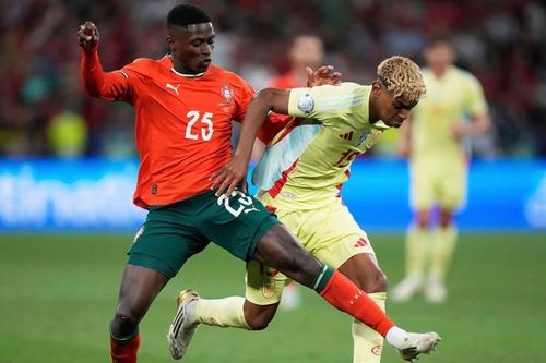 Hậu vệ PSG 'bỏ túi' Lamine Yamal và ghi bàn cho ĐT Bồ Đào Nha, vô địch Cúp C1 và Nations League ở cùng SVĐ