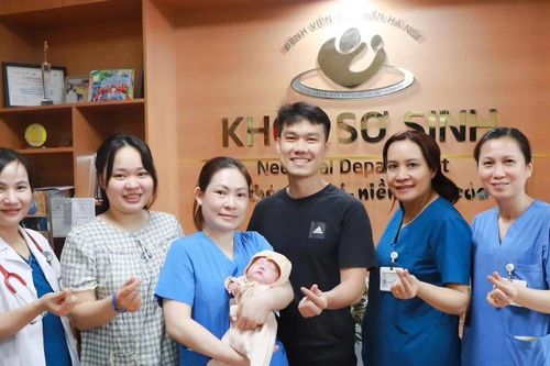 Hành trình kiên cường của bé sinh non chỉ nặng 600gr