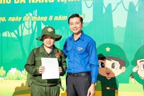 150 thiếu niên tham gia trải nghiệm làm chiến sĩ trong quân đội