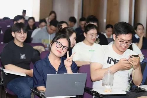 Sinh viên dự tọa đàm 'Người trẻ và văn hóa ứng xử giữa cơn bão drama'