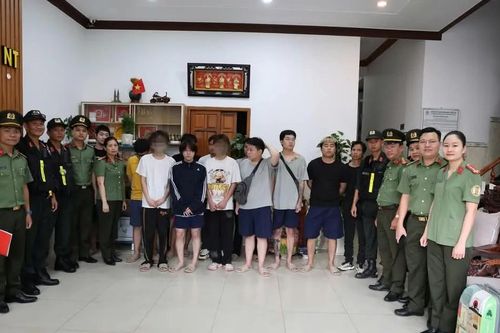Trục xuất, trao trả 15 người Trung Quốc nhập cảnh trái phép vào Việt Nam