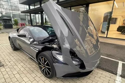 Aston Martin DB11 V8 gần 10 tỷ 'hàng hiếm' tái xuất Tp.HCM