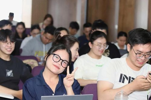 Nghiện 'hóng drama', ranh giới mong manh giữa giải trí và vi phạm pháp luật