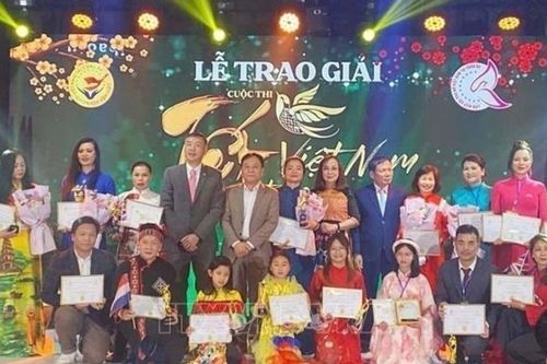 Lan tỏa Tết cổ truyền trong cộng đồng người Việt ở châu Âu