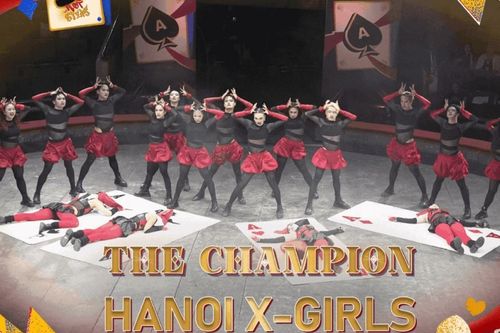 HANOIXGIRLS NEXT GEN xuất sắc ghi tên ở ngôi vị cao nhất tại đên Chung kết HOTSTEPS 2025