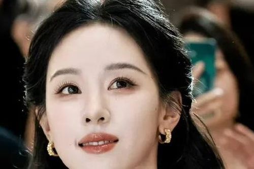 Mỹ nữ khiến 5 triệu người muốn kết hôn