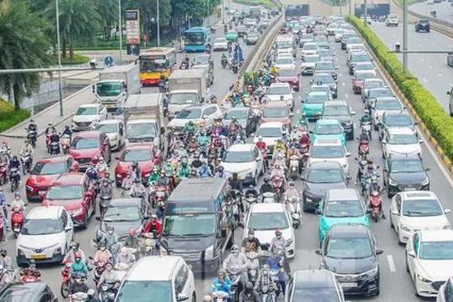 Hà Nội: Đường 10 làn xe nhưng thường xuyên ùn tắc