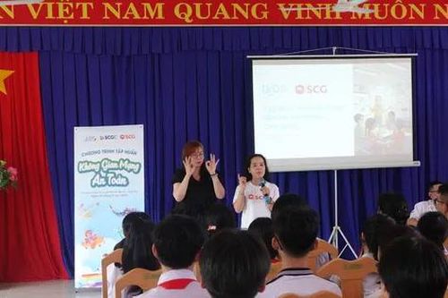 'Áo giáp' an toàn mạng: Bảo vệ học sinh khiếm thính trên không gian số