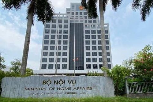 Bộ Nội vụ: Cán bộ, công chức nam đang nuôi con nhỏ thì chưa xem xét xử lý kỷ luật
