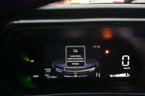 Người dùng xe hybrid tại Việt Nam nên từ bỏ ngay thói quen này khi dừng đỗ