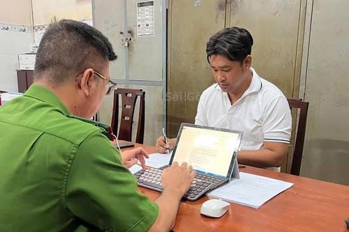 Lời khai của người đàn ông chở 2 trẻ em, chặn ô tô đập phá giữa phố