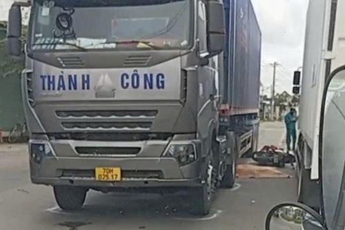 Mẹ và con trai 8 tuổi tử vong thương tâm dưới bánh xe container