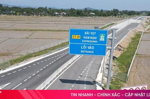 Biển báo ở nút giao cao tốc qua Hà Tĩnh vẫn 'đánh đố' tài xế