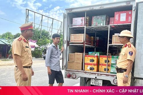 Bắt xe tải chở lượng lớn máy bơm, máy khoan không rõ nguồn gốc